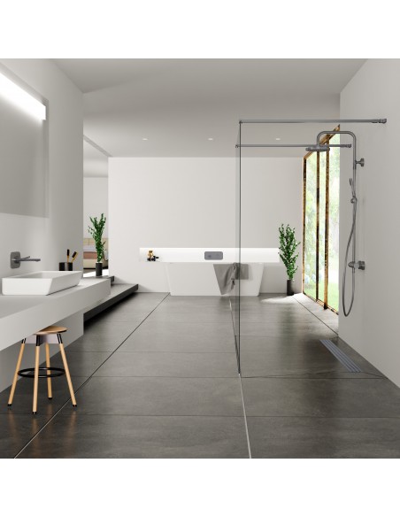 Luxueuze Badkamer In Zwart - Wit Colourenschema Inclusief Inloopdouche In Het Midden Van De Ruimte