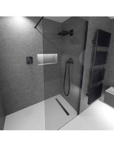 Moderne doucheruimte met grijze wanden en lichte microcement vloer, armaturen in Black