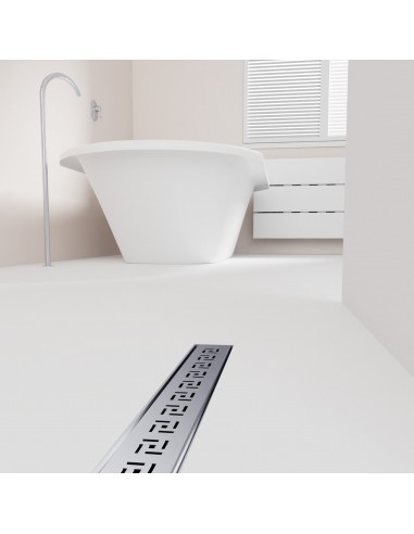 Open badkamer met bad en ge&iuml;ntegreerde douchegoot in Silver in lichte microcement vloer