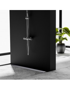 Voorbeeld van een open douche op cementgrijze vloer in marmerlook met muurgoten en zilverkleurige armaturen