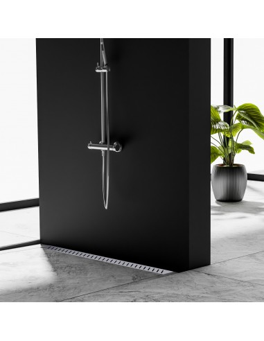 Voorbeeld van een open douche op cementgrijze vloer in marmerlook met muurgoten en zilverkleurige armaturen