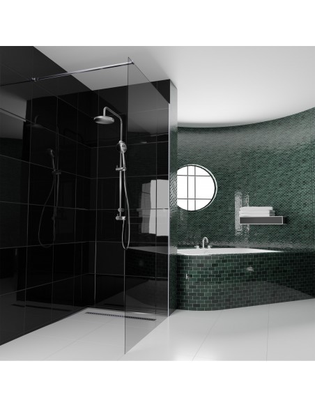 Donkere Badkamer Met Zwart - Groene Tegels En Zilveren Afdekking Met Diagonaal Patroon