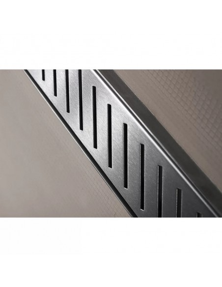 Close - Up Van De Douchegoot Met Zonda Designrooster