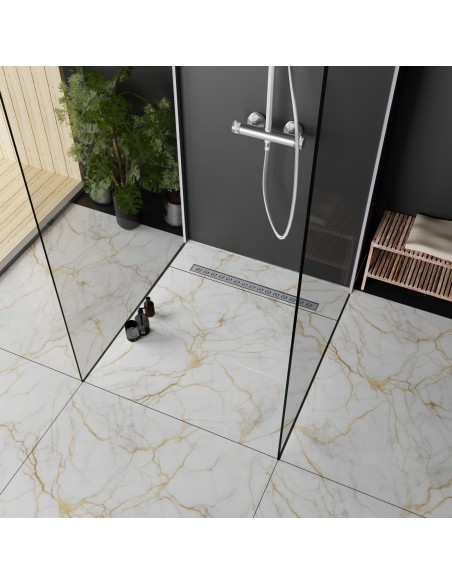 Open Douche Met Goudkleurige Marmertegels En Zilveren Afdekking Met L - Patroon