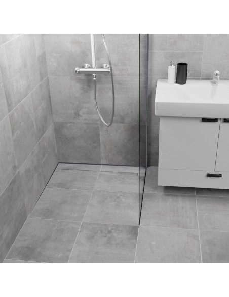 Inloopdouche Met Lichte Grootformaat Tegels En Zilveren Betegelbare Afdekking