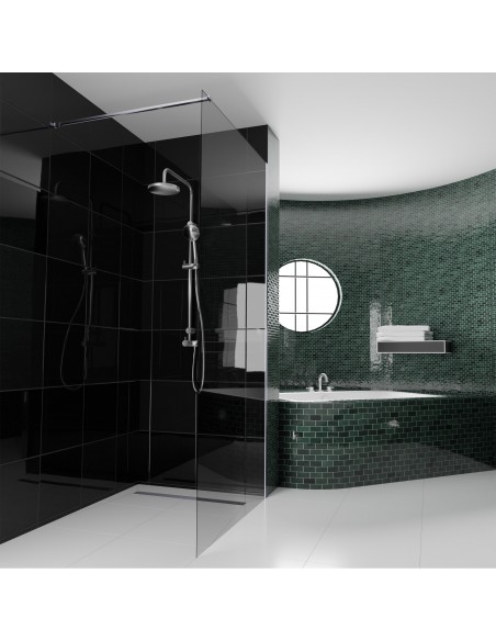 Donkere Badkamer Met Zwart - Groene Tegels En Zilveren Gladde Roestvrijstalen Afdekking