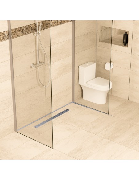 Open Douche Met Beige Tegels En Zilveren Afdekking Met Vierkante Openingen