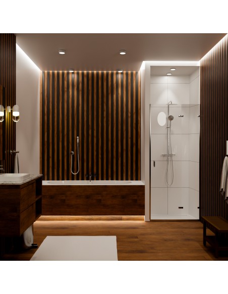 Badkamer Met Houten Lamellenwand En Witte Douche En Zilveren Betegelbare Afdekking